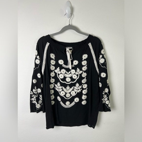 KC Khakis Tops - KC Khakis & Co Black & White Embroidered Boho Top